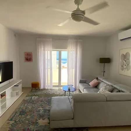 Quiet, Bright With Seasonal Pool And Close To The Sea *